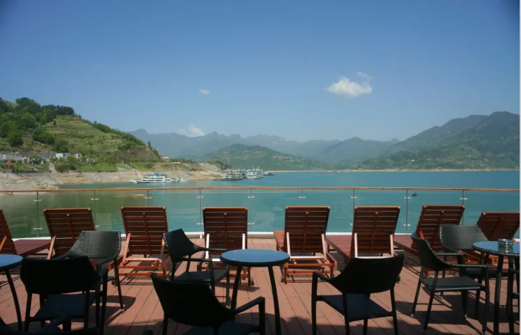 Why are we the first choice when booking a cruise on the Yangtze River? 